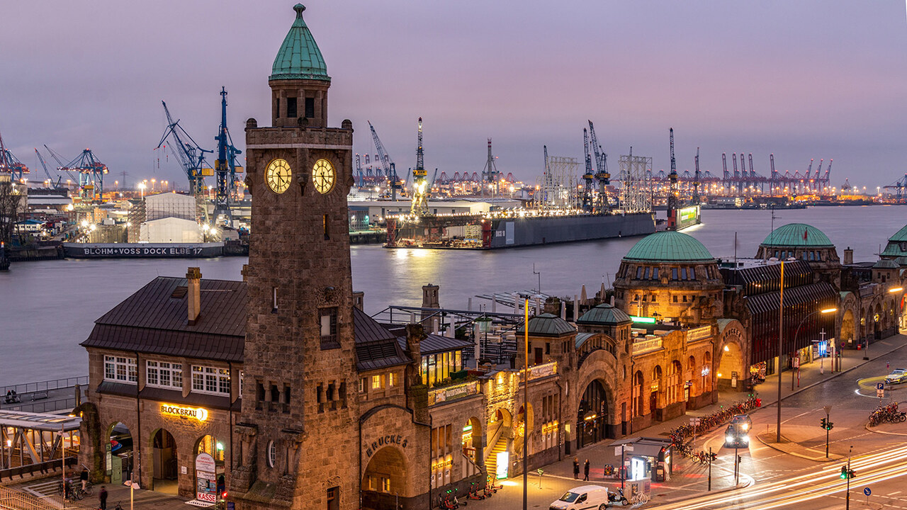 Blick auf den Hafen in Hamburg